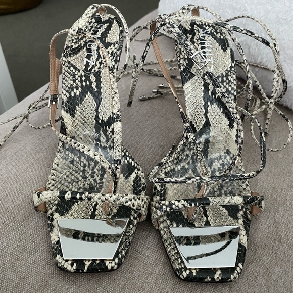 Schutz heels 6.5 snake print - Picture 2 of 4